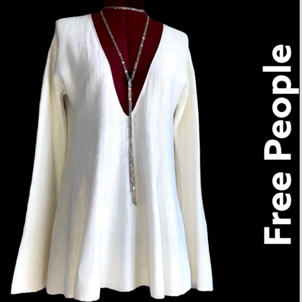 🆕 FREE PEOPLE | Deep V with Long Bell sleeve